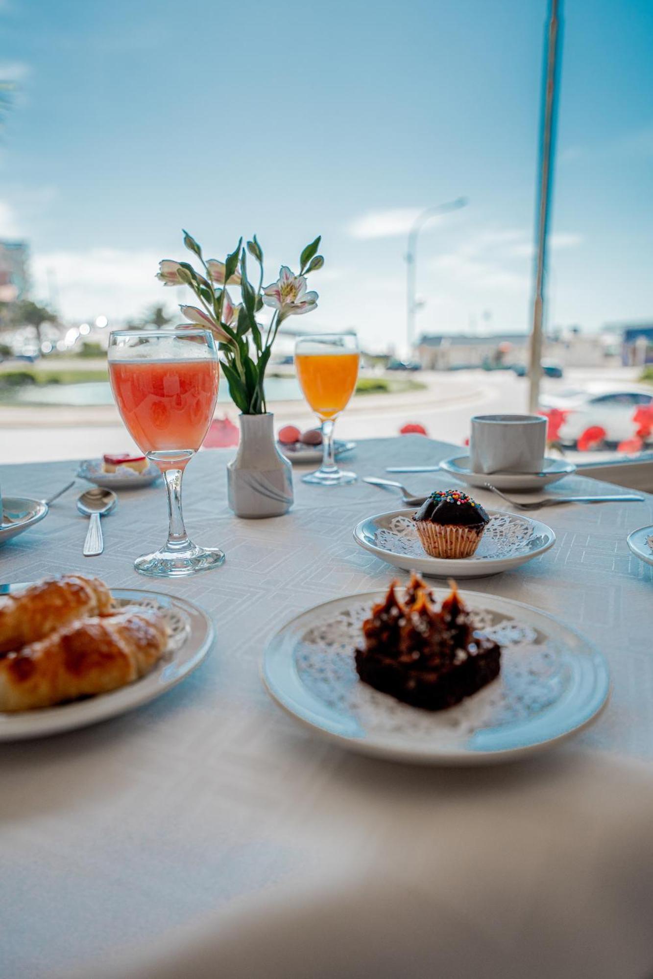 Hotel Iruna Мар дел Плата Екстериор снимка
