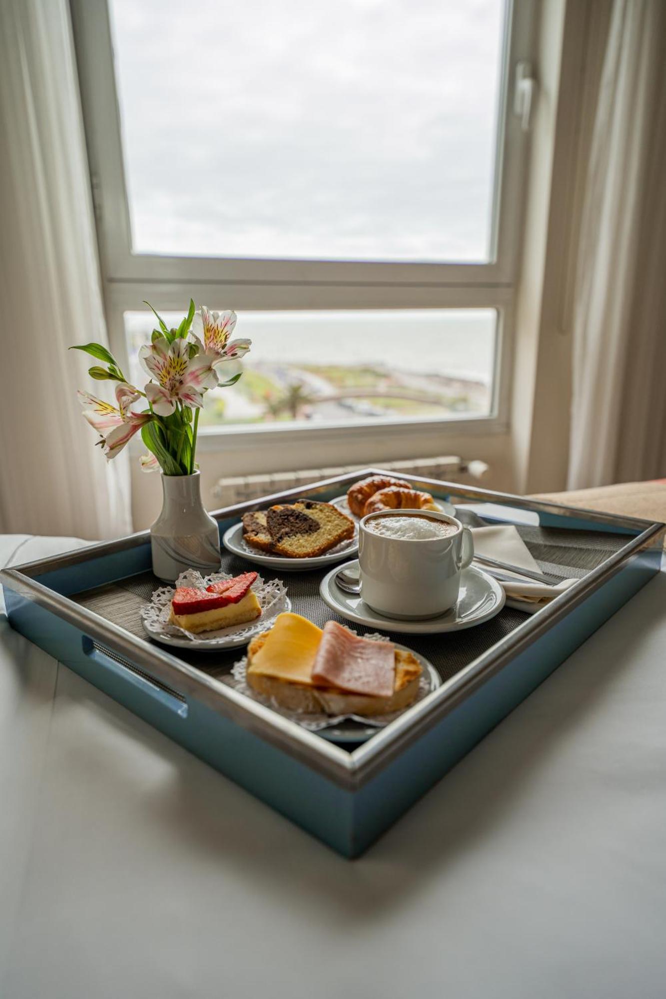 Hotel Iruna Мар дел Плата Екстериор снимка